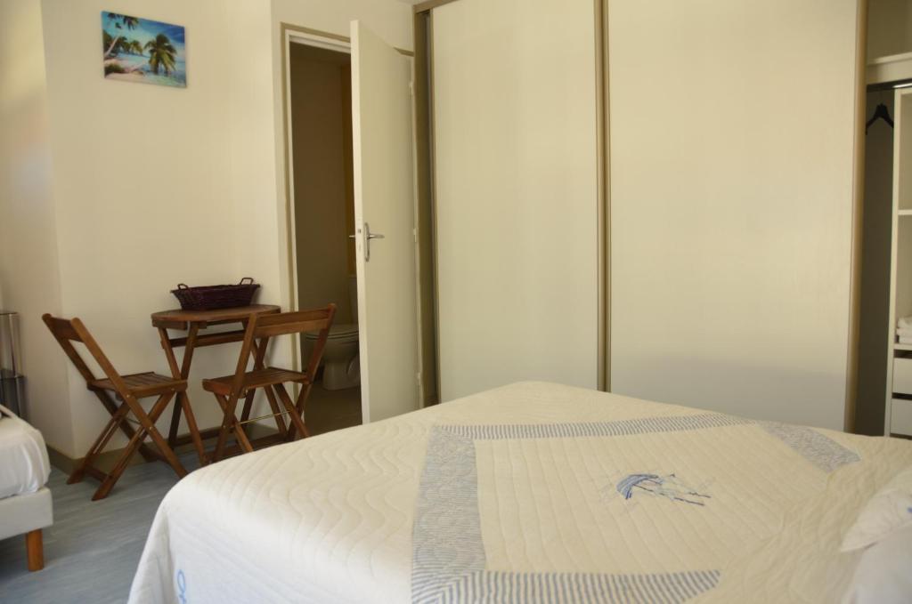 Les Chambres Des Gites Des Isles バルヌヴィル・カルトゥレ 部屋 写真